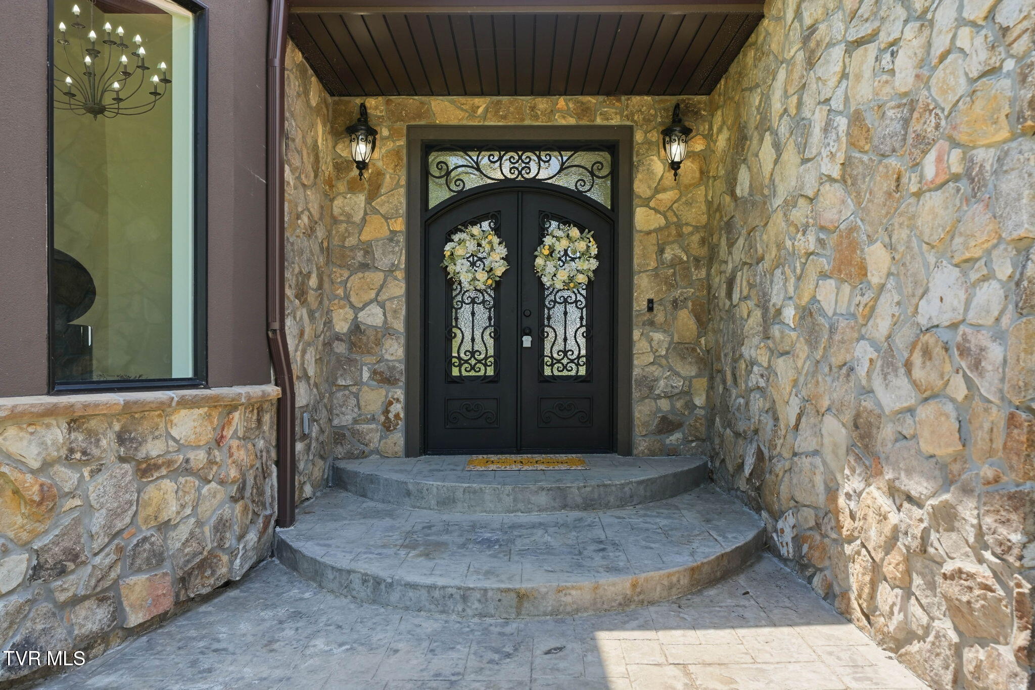 1005 Enchanted Drive