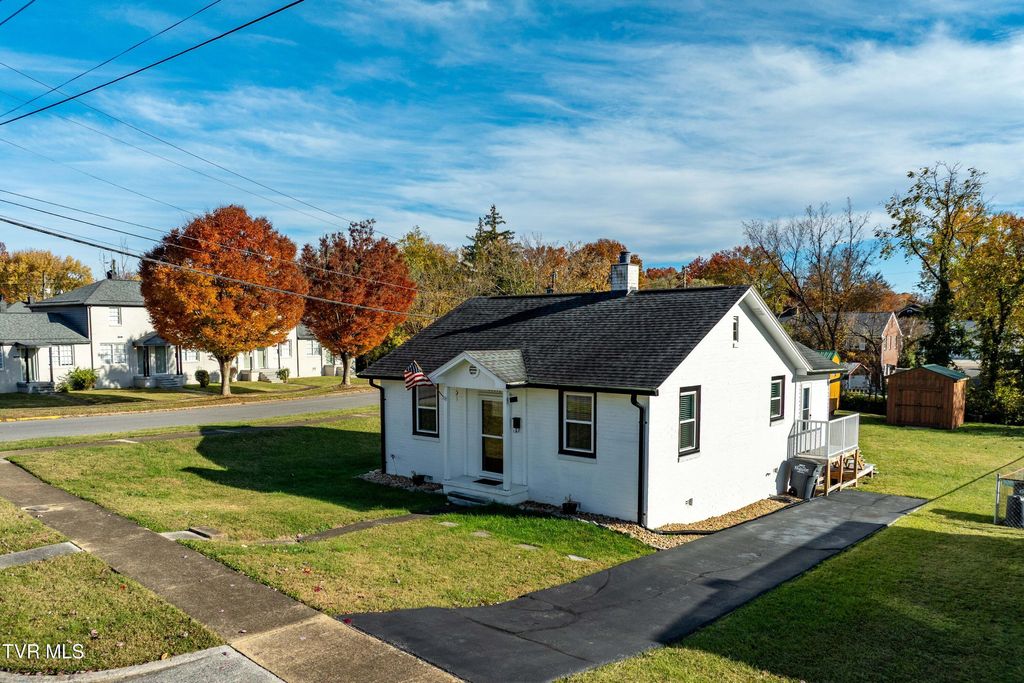 Photo of 1457 Garden Drive, Kingsport, TN 37664 (MLS # 9988195)