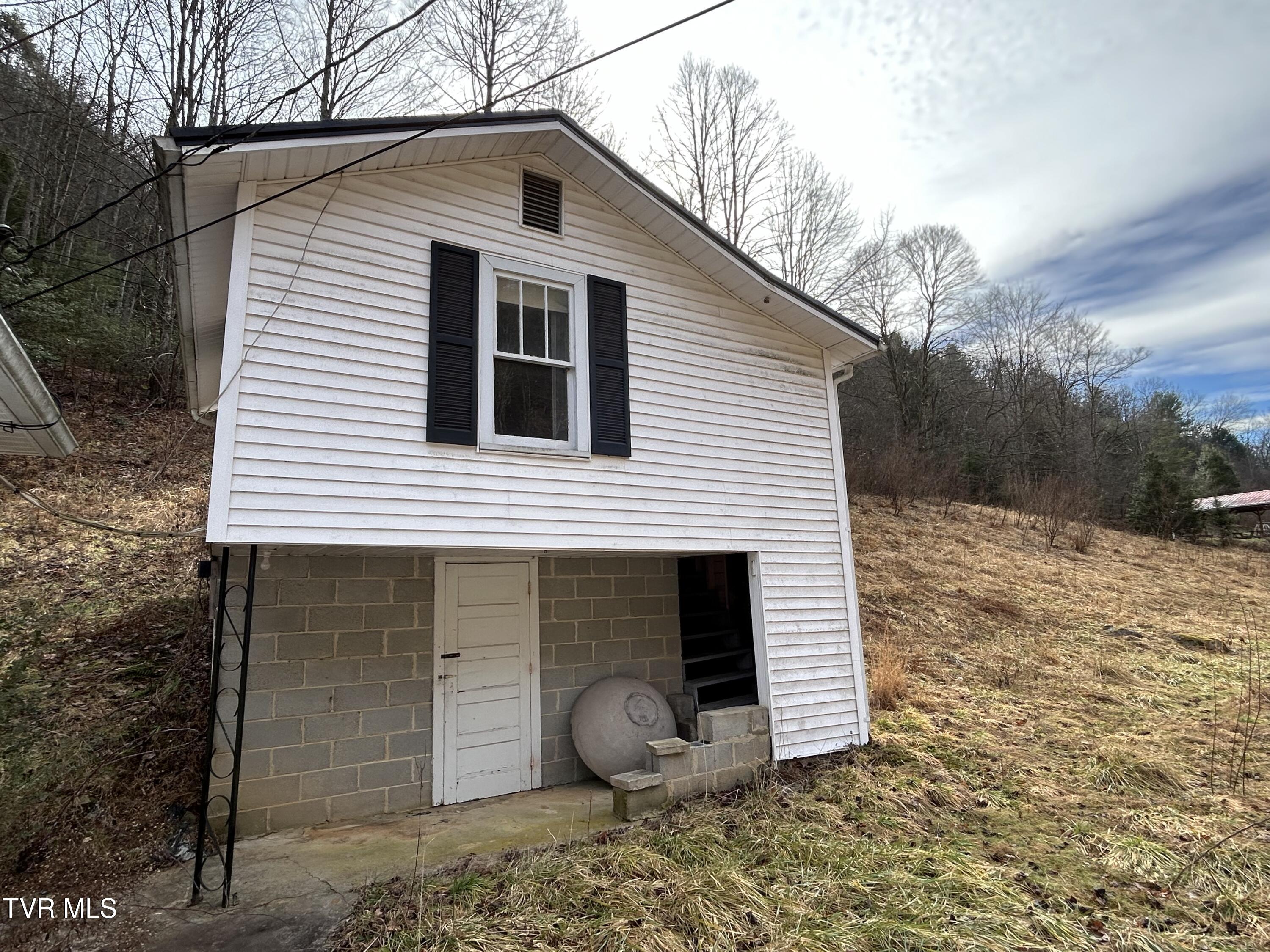 5750 North Fork Road, Pound, Virginia image 5