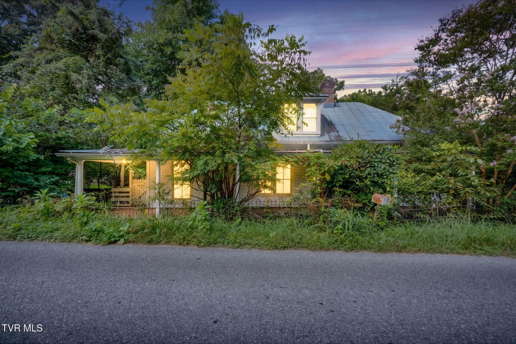 Photo of 316 Cherokee Street, Jonesborough, TN 37659 (MLS # 9999714)