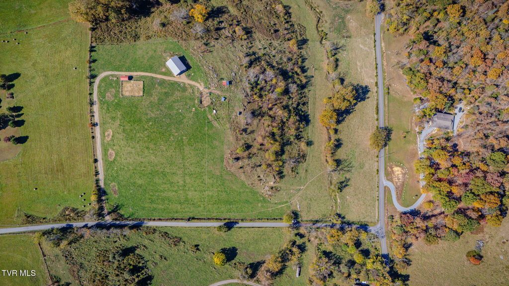 Photo of 955 Sycamore Shoals Drive, Elizabethton, TN 37643 (MLS # 9988111)