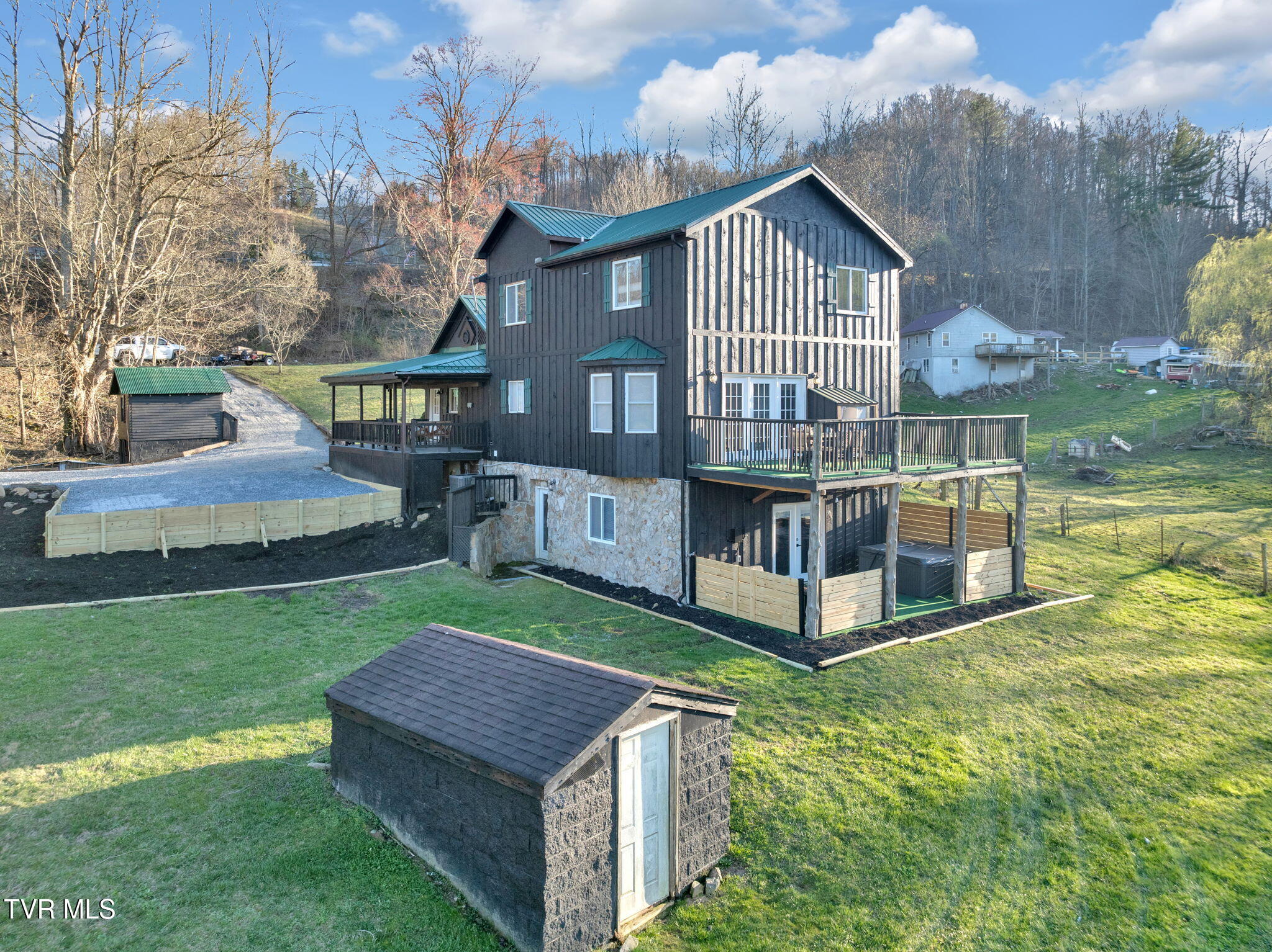 136 Beecher Holtsclaw Road, Roan Mountain, Tennessee image 4