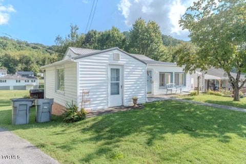 Photo of 2336 Anderson Street, Bristol, TN 37620 (MLS # 10001116)