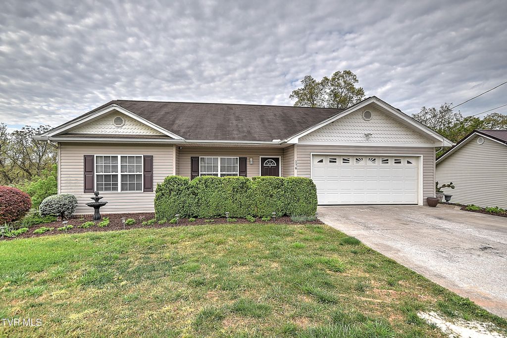 Photo of 176 Woodmont Avenue, Kingsport, TN 37660 (MLS # 9993943)