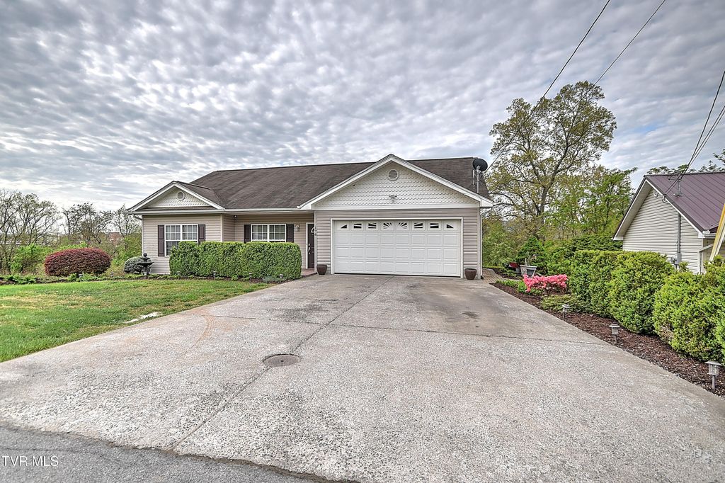 Photo of 176 Woodmont Avenue, Kingsport, TN 37660 (MLS # 9993943)