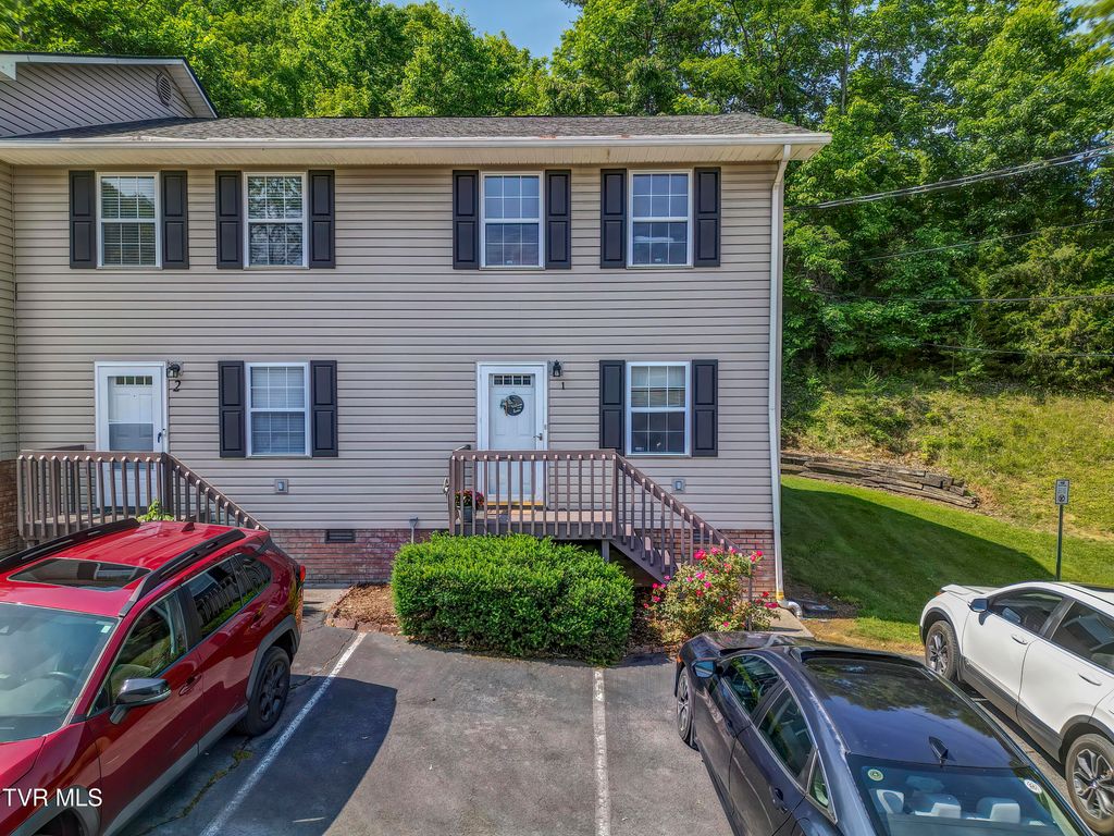 Photo of 200 Arrowhead Drive #1, Johnson City, TN 37601 (MLS # 9995573)