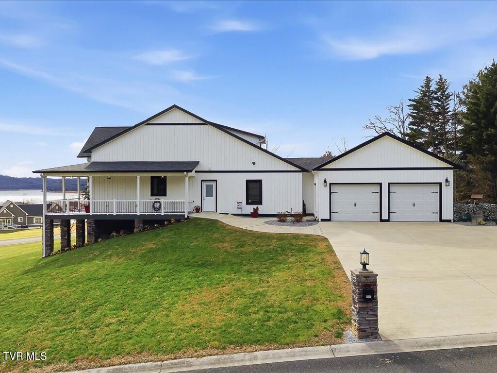 Photo of 5017 Serenity Drive, Mooresburg, TN 37811 (MLS # 9990334)