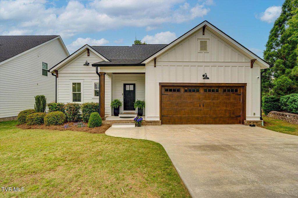 Photo of 4893 Preserve Drive, Chattanooga, TN 37416 (MLS # 9994839)