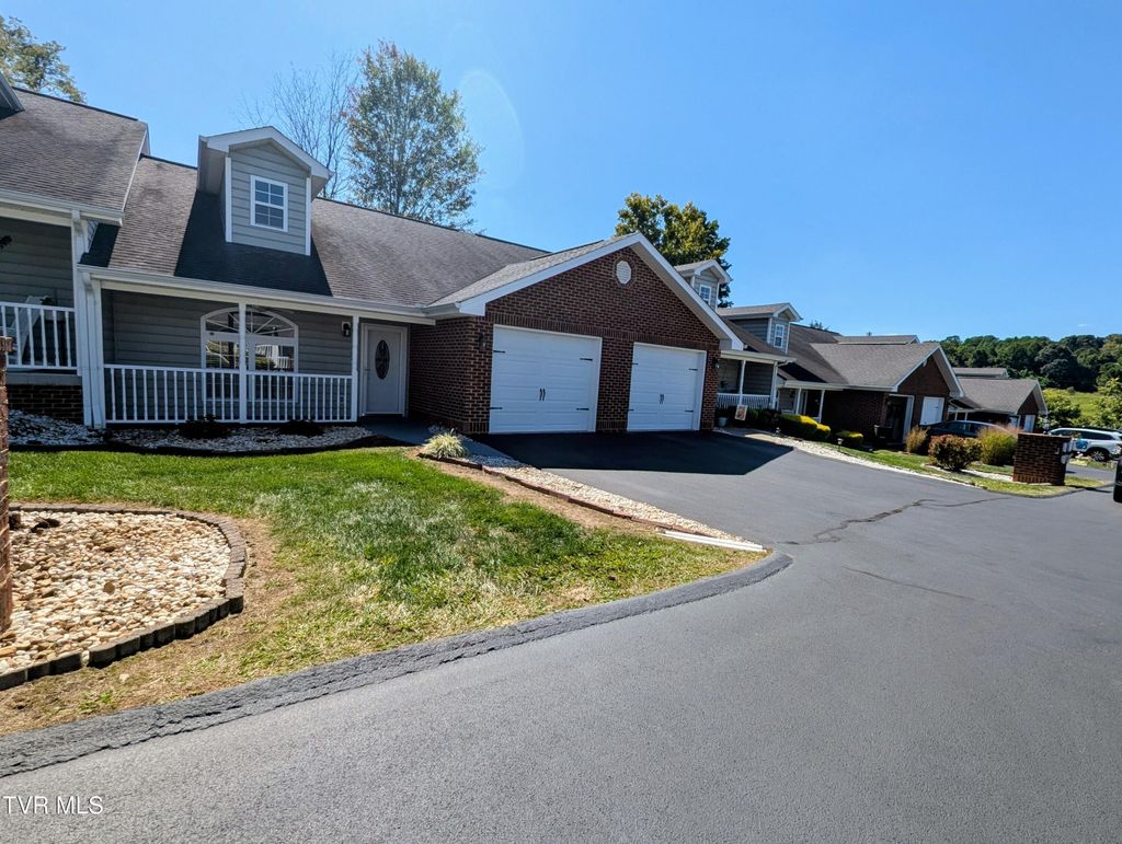 Photo of 48 Sagewood Court #48, Jonesborough, TN 37659 (MLS # 9985821)