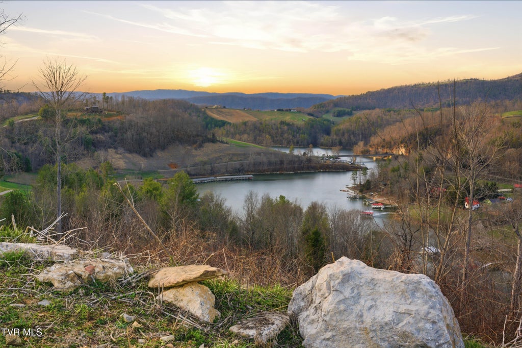Photo of 25 Eagle Ridge Parkway, Butler, TN 37640 (MLS # 10001987)