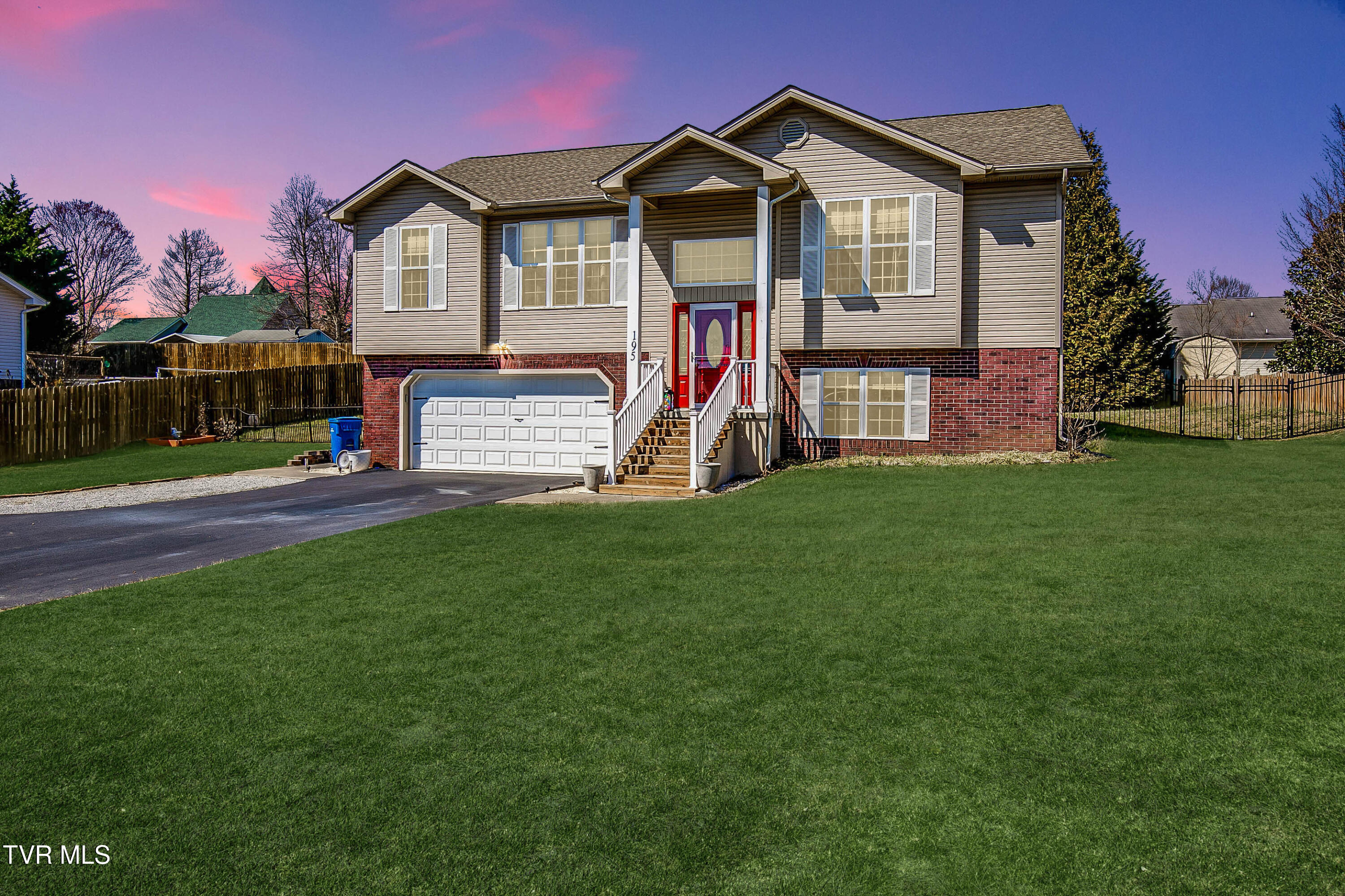 195 Royal Oaks Drive, Jonesborough, Tennessee image 2