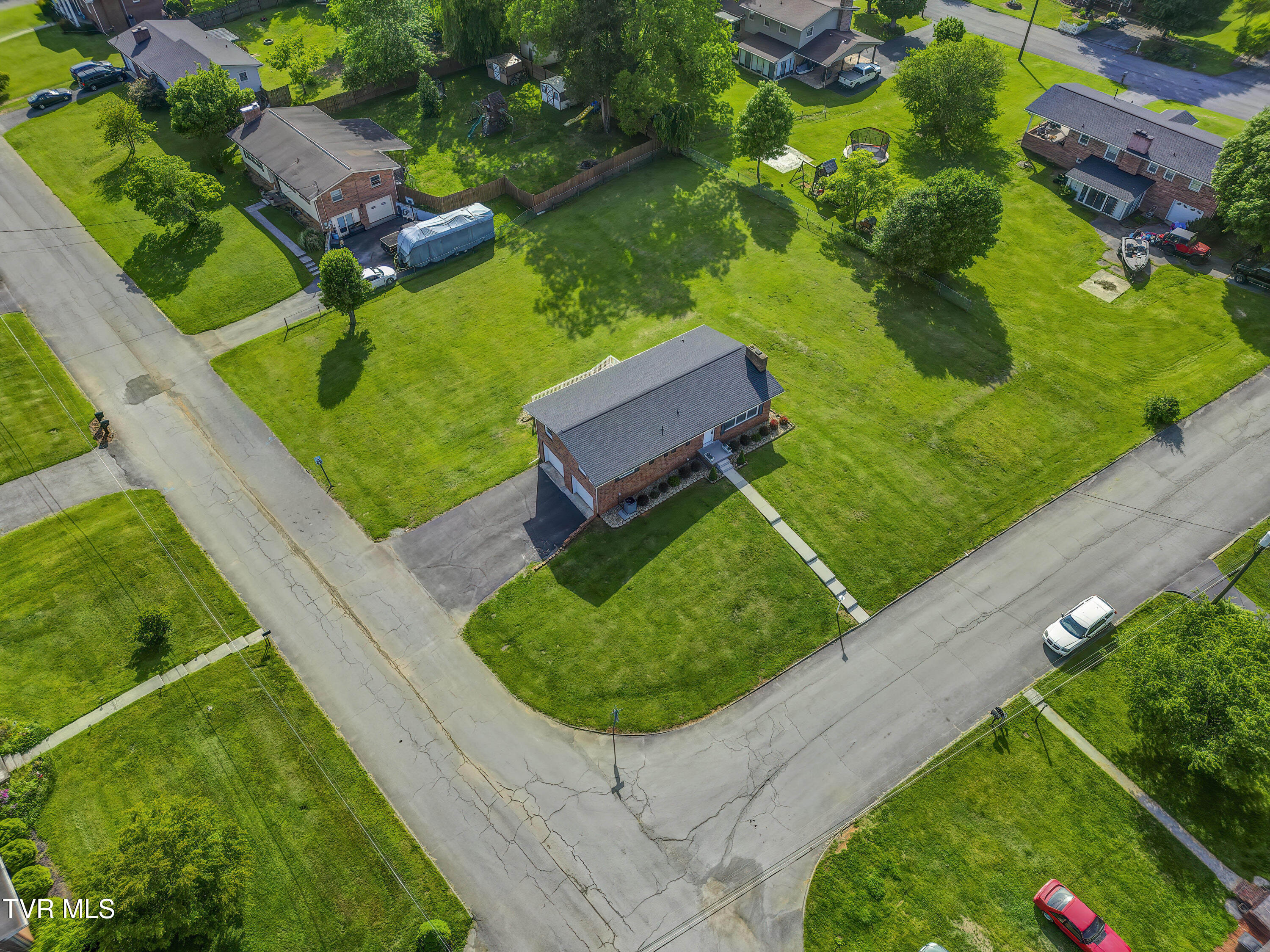 229 Minuteman Drive, Bluff City, Tennessee image 10