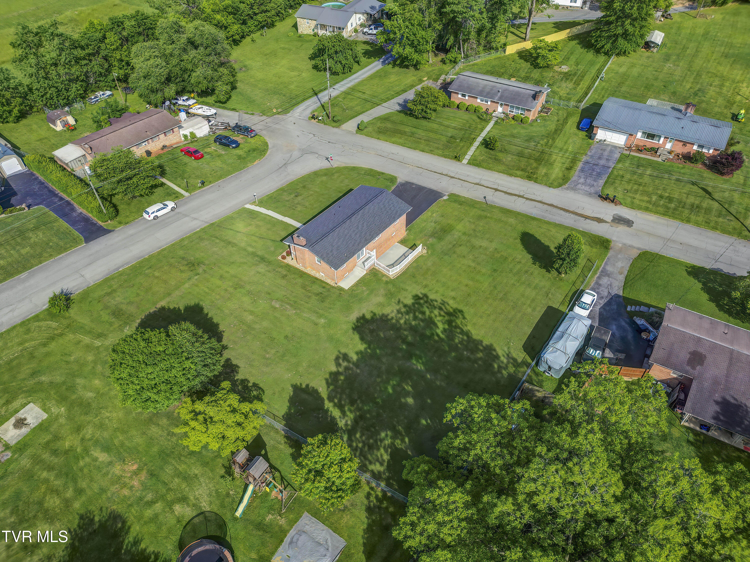 229 Minuteman Drive, Bluff City, Tennessee image 8
