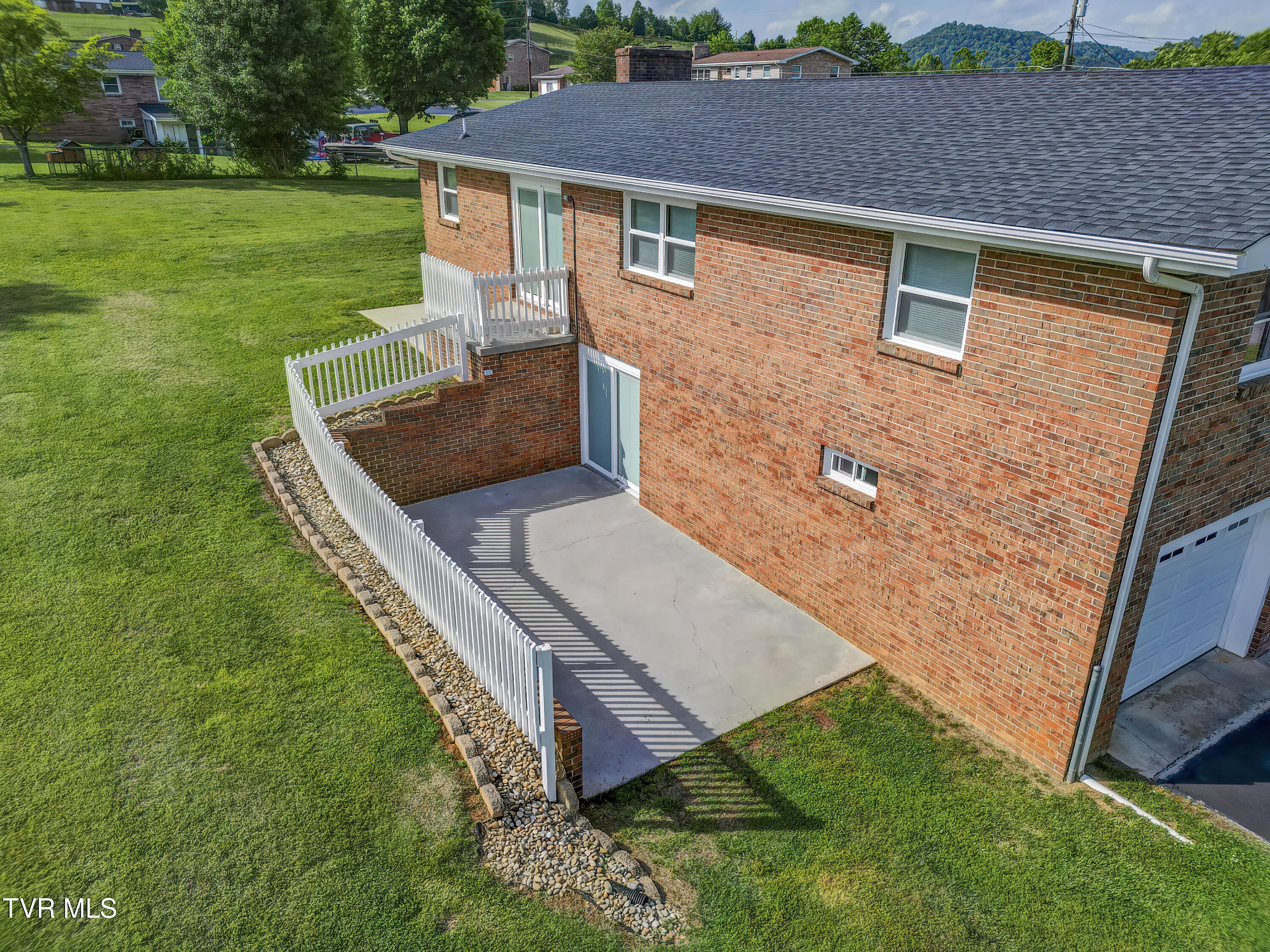 229 Minuteman Drive, Bluff City, Tennessee image 5