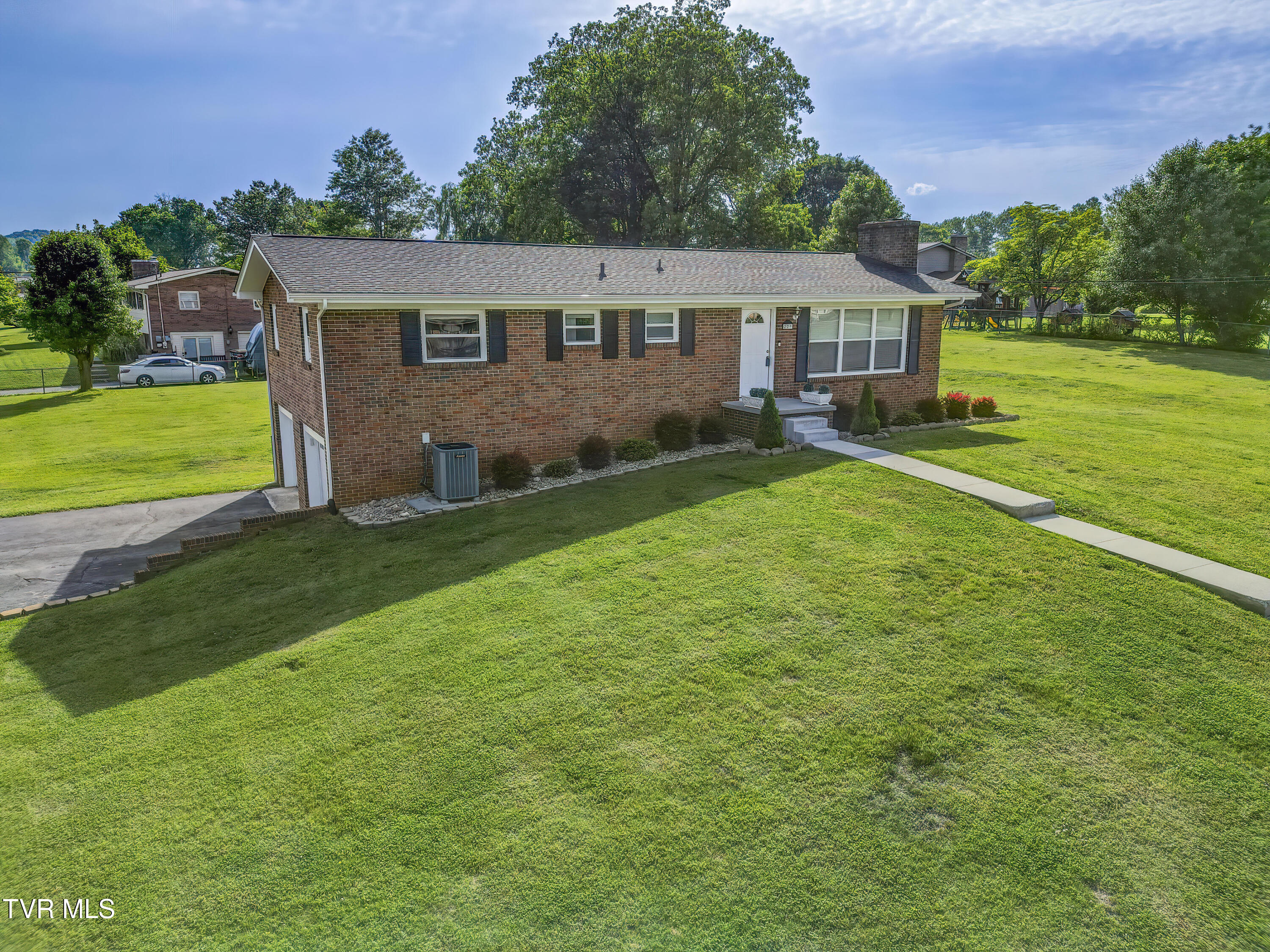 229 Minuteman Drive, Bluff City, Tennessee image 4