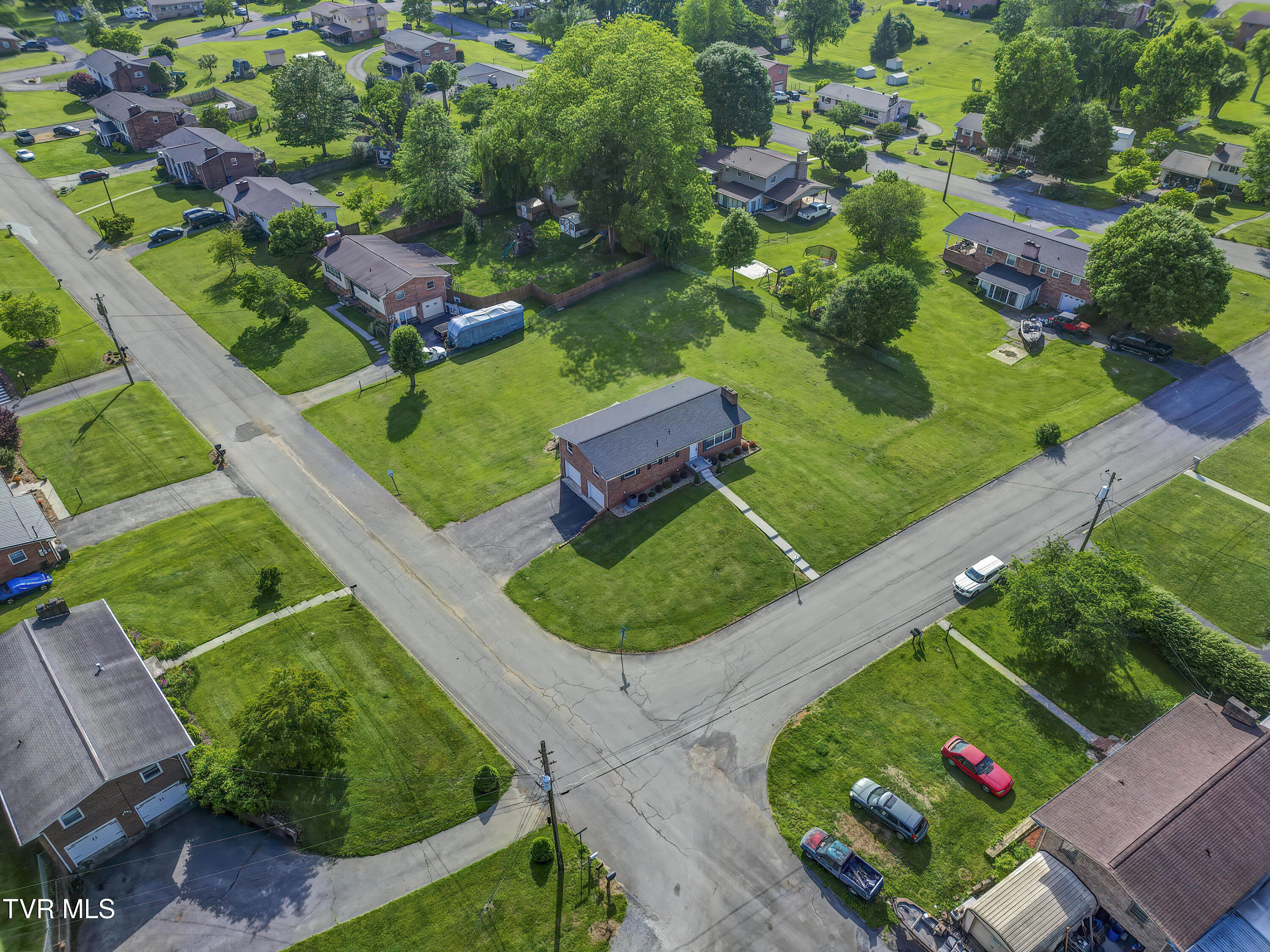 229 Minuteman Drive, Bluff City, Tennessee image 9