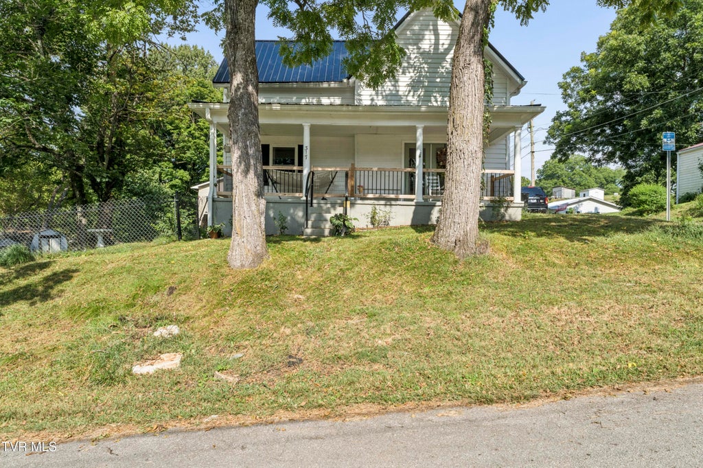 Photo of 317 Mcclelland Street, Bluff City, TN 37618 (MLS # 10000486)