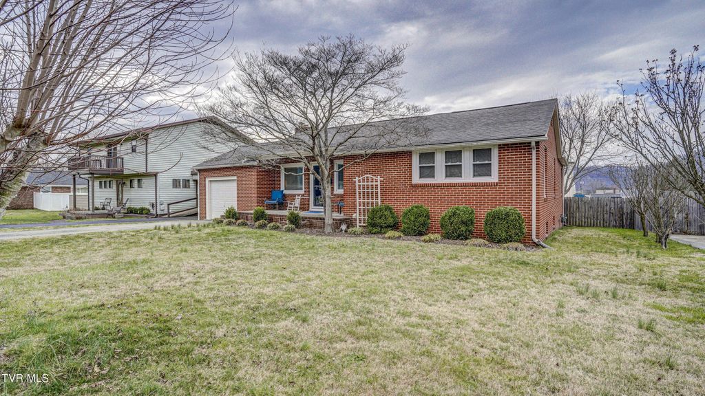Photo of 235 Mohawk Drive, Erwin, TN 37650 (MLS # 9991976)