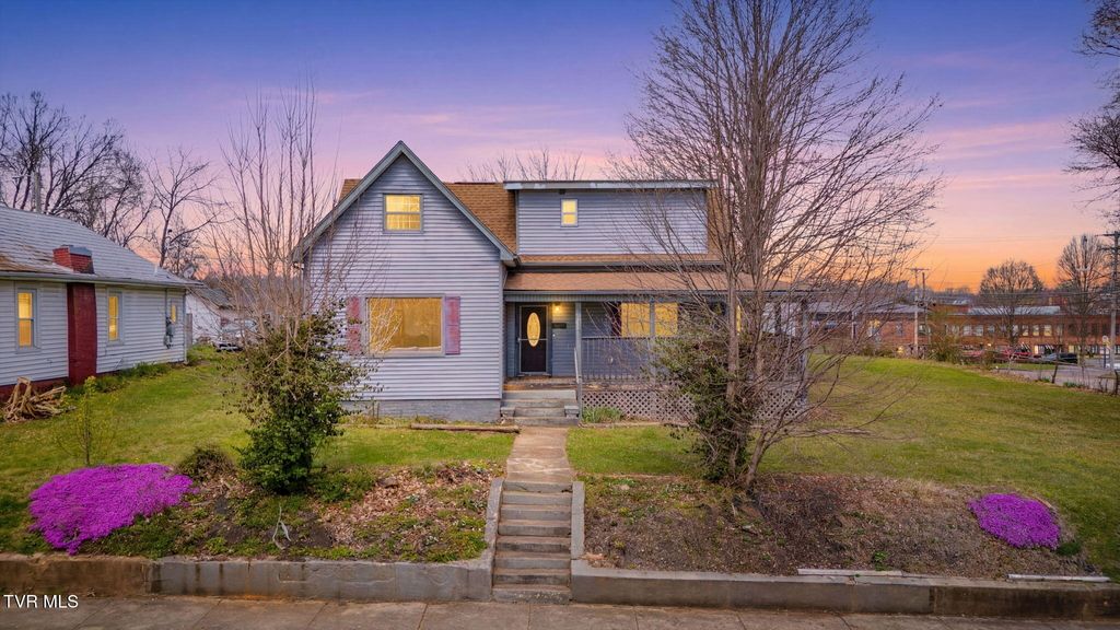 Photo of 302 Wilson Avenue, Johnson City, TN 37604 (MLS # 9992944)