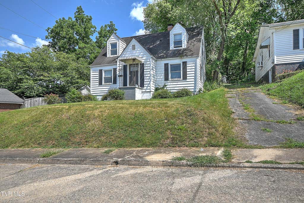 Photo of 1383 Farragut Avenue, Kingsport, TN 37664 (MLS # 9999358)