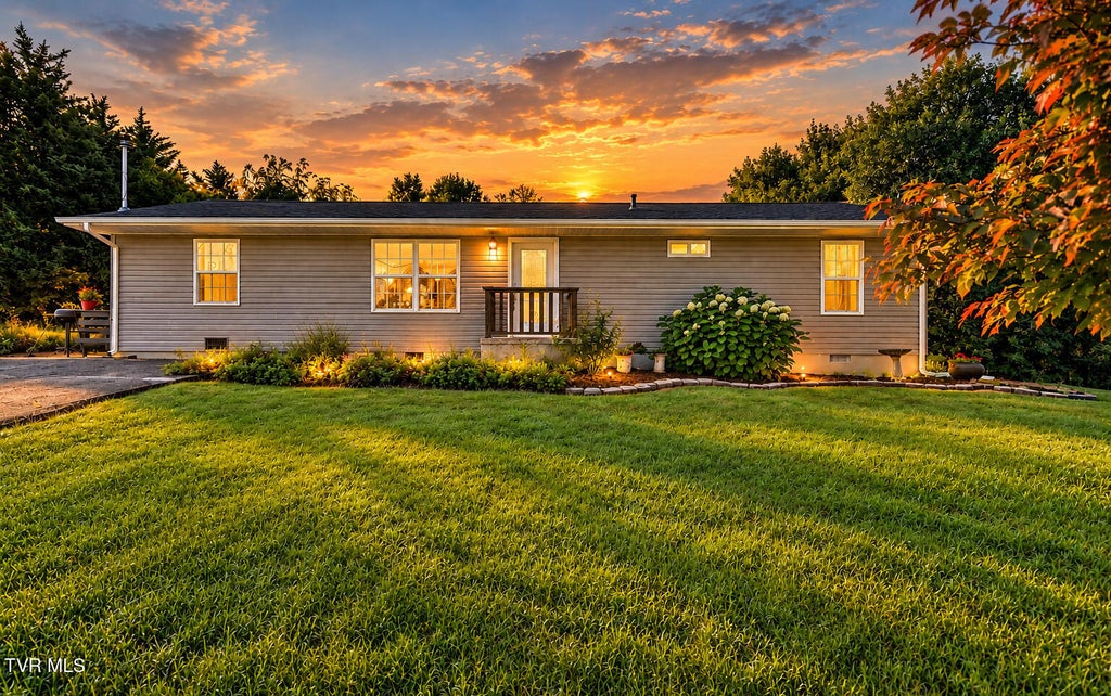 Photo of 1006 Shamrock Drive, Jonesborough, TN 37659 (MLS # 10001510)