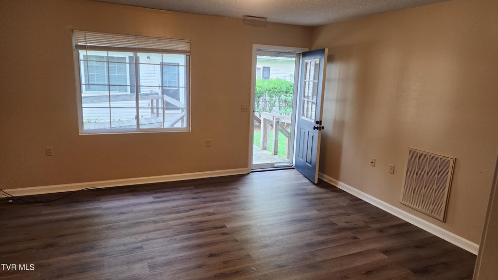 Photo of 2816 Broad Street # 2816, Bristol, TN 37620 (MLS # 9999337)