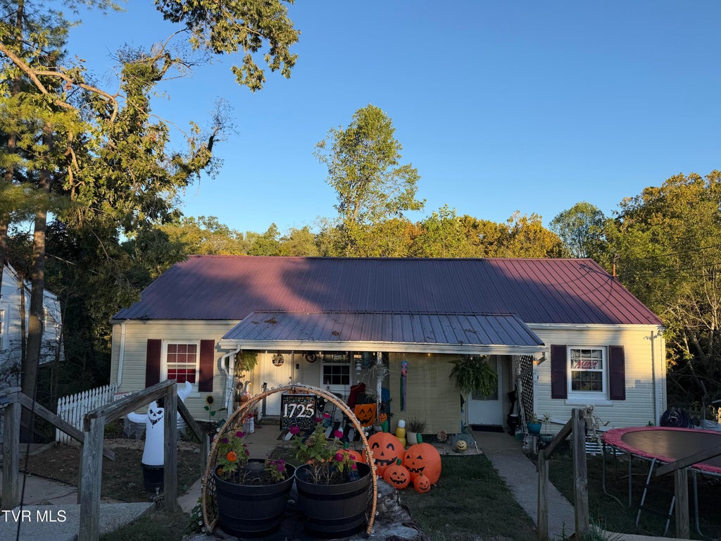 Photo of 1725 Jefferson Avenue #4, Kingsport, TN 37664 (MLS # 10001796)