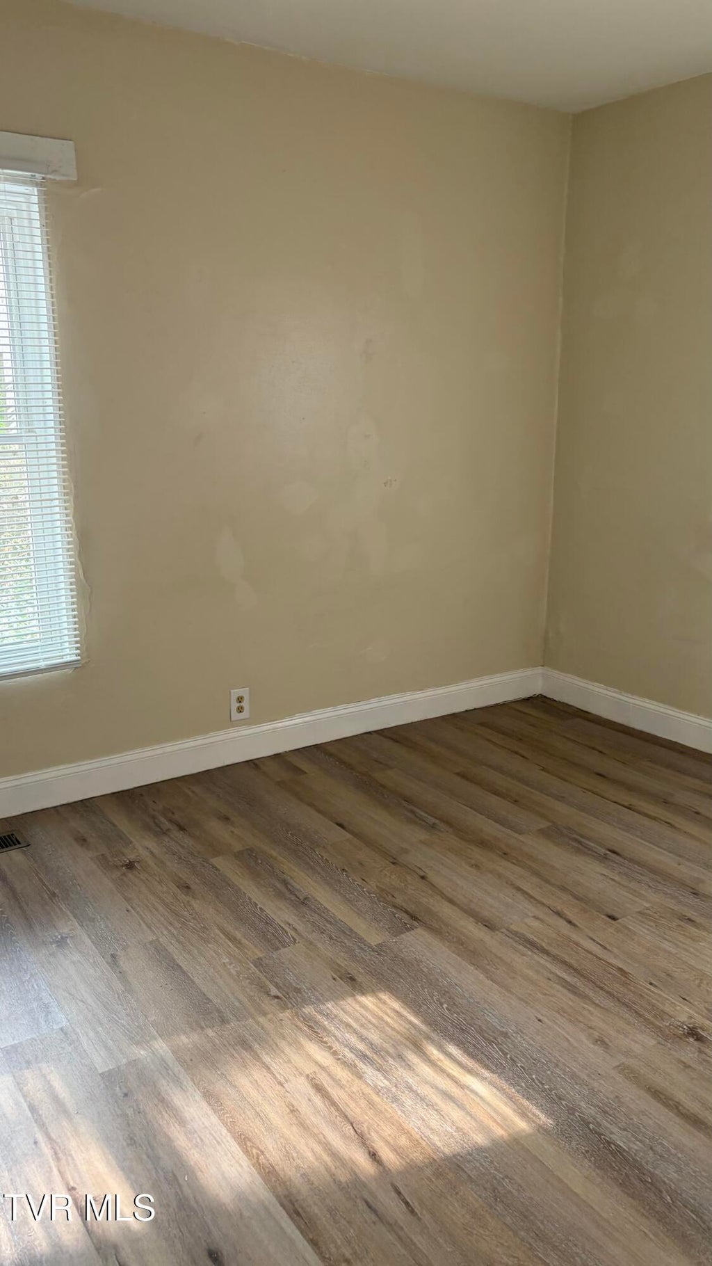 Photo of 1725 Jefferson Avenue #4, Kingsport, TN 37664 (MLS # 10001796)