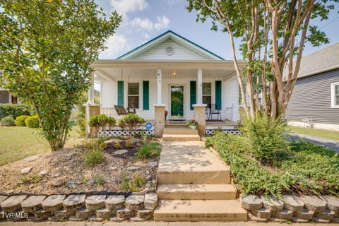 Photo of 817 Roan Street, Elizabethton, TN 37643 (MLS # 10001378)