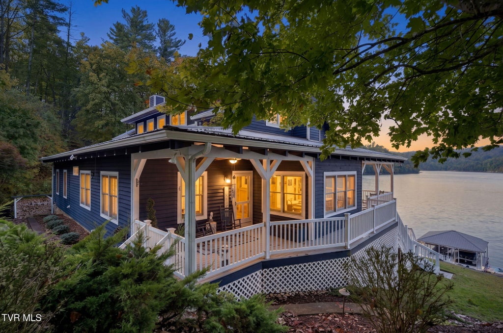 Photo of 127 Culver Place, Butler, TN 37640 (MLS # 10002196)