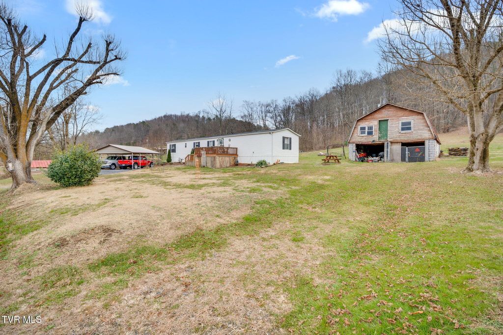 Photo of 404 Amis Chapel Road Road, Surgoinsville, TN 37873 (MLS # 9989539)