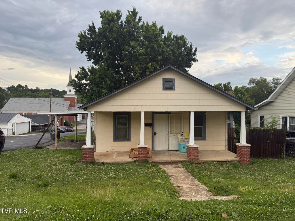 Photo of 225 Lynn Avenue, Kingsport, TN 37665 (MLS # 9995935)