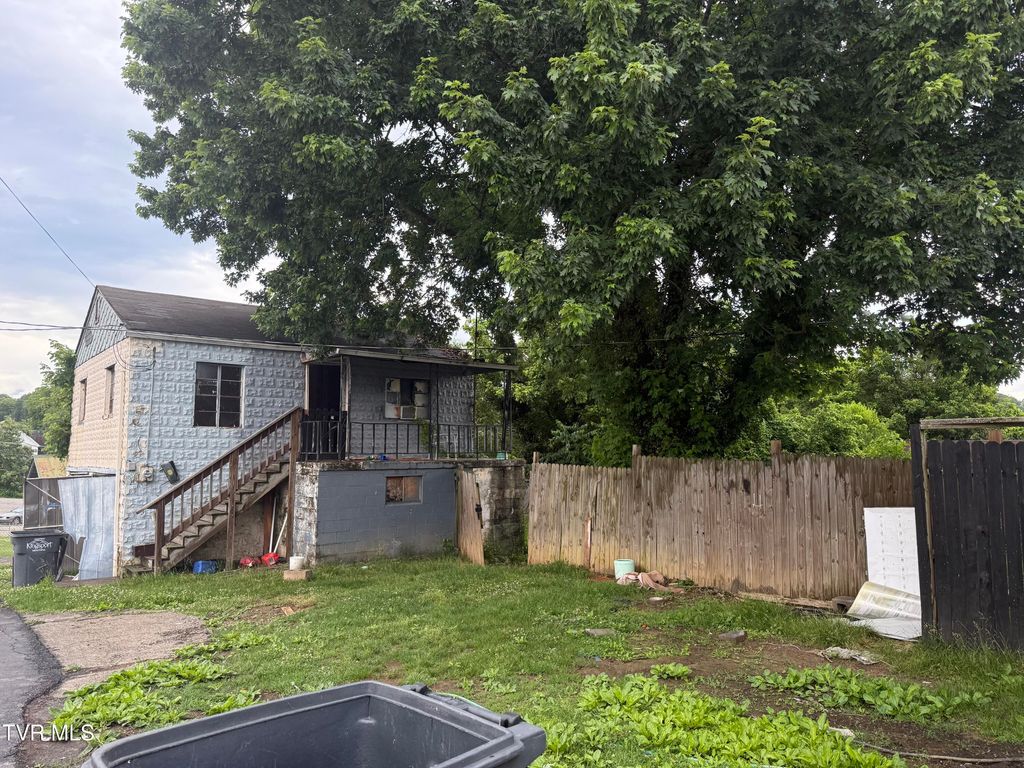 Photo of 225 Lynn Avenue, Kingsport, TN 37665 (MLS # 9995935)