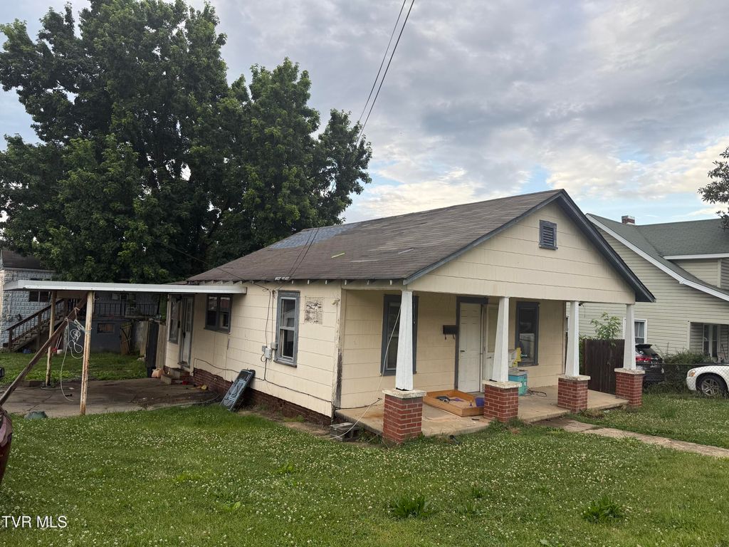 Photo of 225 Lynn Avenue, Kingsport, TN 37665 (MLS # 9995935)