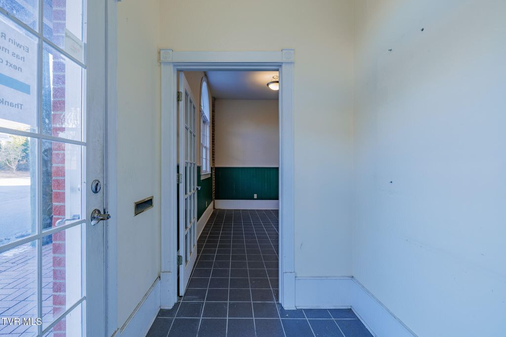 Photo of 218216 Gay St, Erwin, TN 37650 (MLS # 9991021)