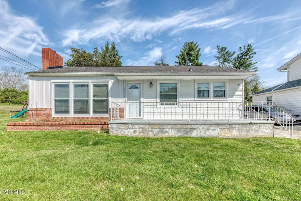 Photo of 1012 Lincoln Avenue, Johnson City, TN 37604 (MLS # 9993409)