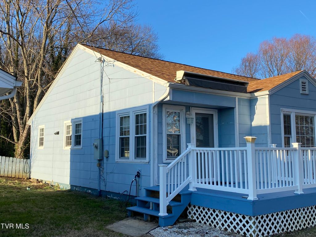 Photo of 427 Juniper Street, Greeneville, TN 37745 (MLS # 9988968)