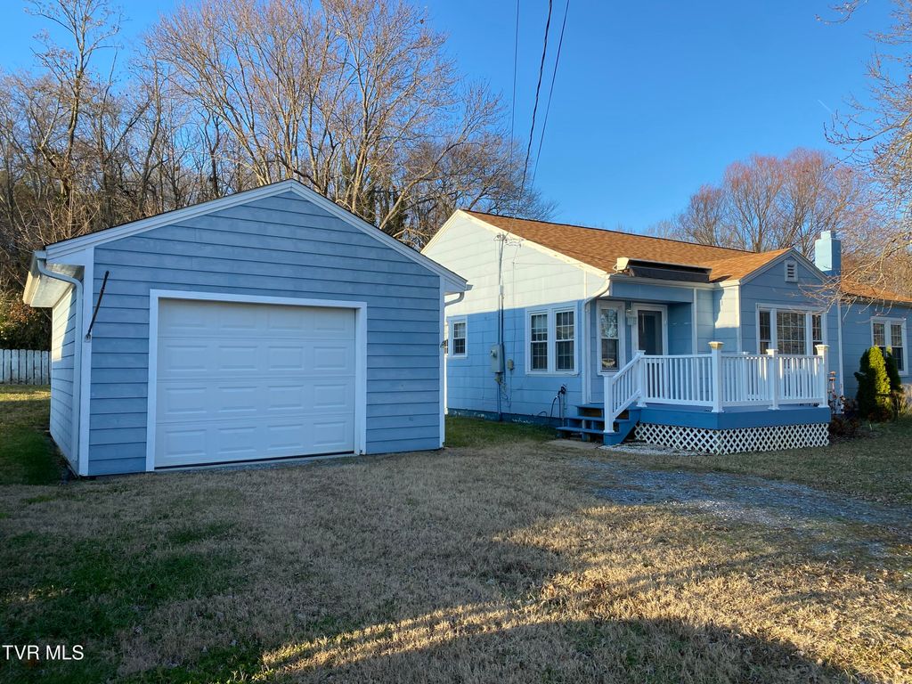 Photo of 427 Juniper Street, Greeneville, TN 37745 (MLS # 9988968)