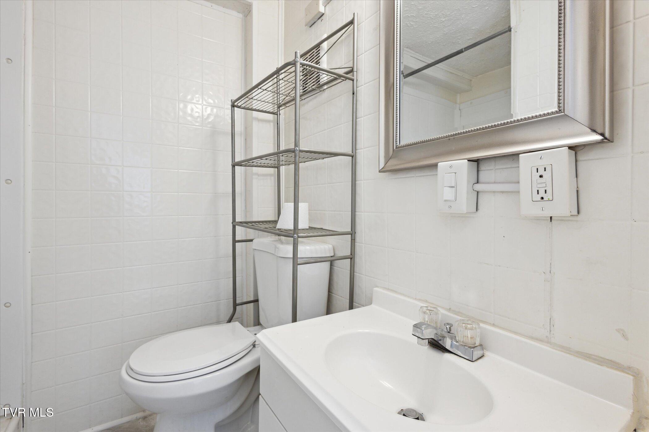 2504 Fort Henry Drive, Kingsport, Tennessee image 36