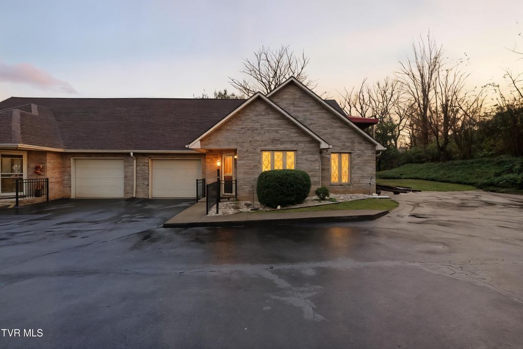 Photo of 2509 Lakeview Drive #5, Johnson City, TN 37601 (MLS # 9988750)