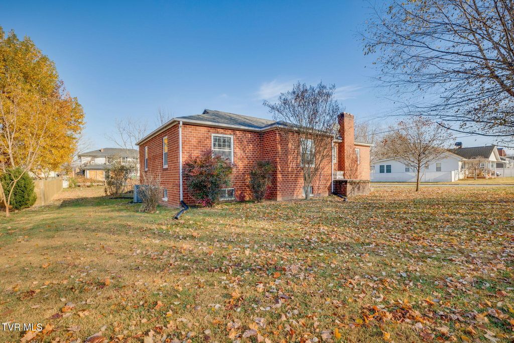 Photo of 501 Washington Avenue, Elizabethton, TN 37643 (MLS # 9988584)