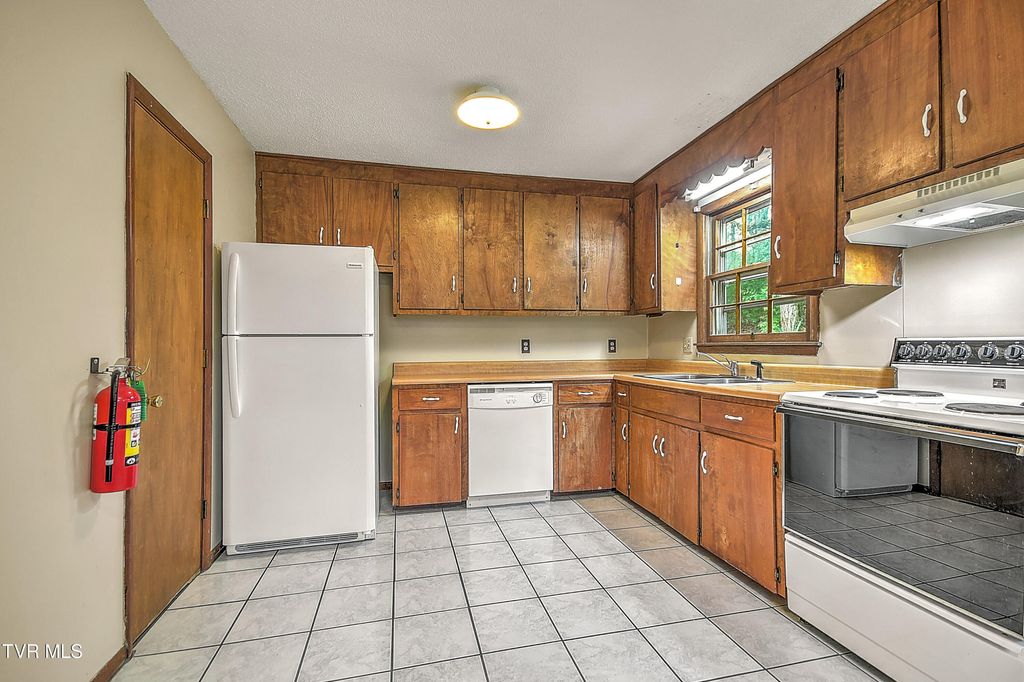 Photo of 126128 Sycamore Drive, Bristol, TN 37620 (MLS # 9994210)