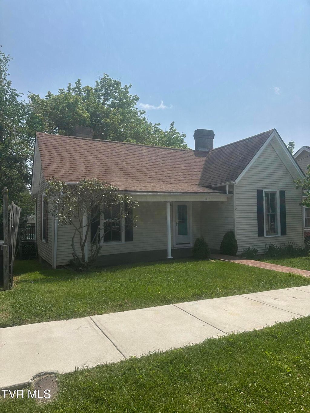 Photo of 1013 Kentucky Avenue, Bristol, TN 37620 (MLS # 9981430)