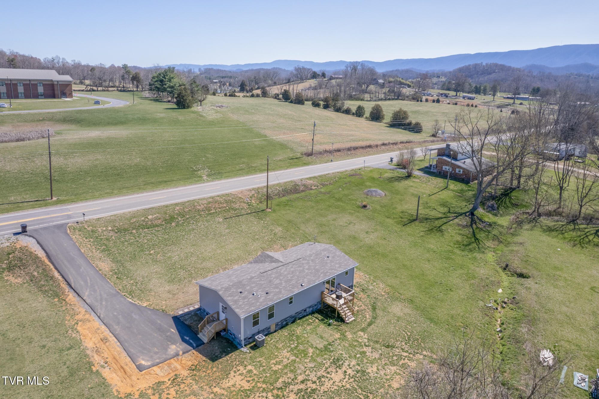 4508 Weaver Pike, Bluff City, Tennessee image 3