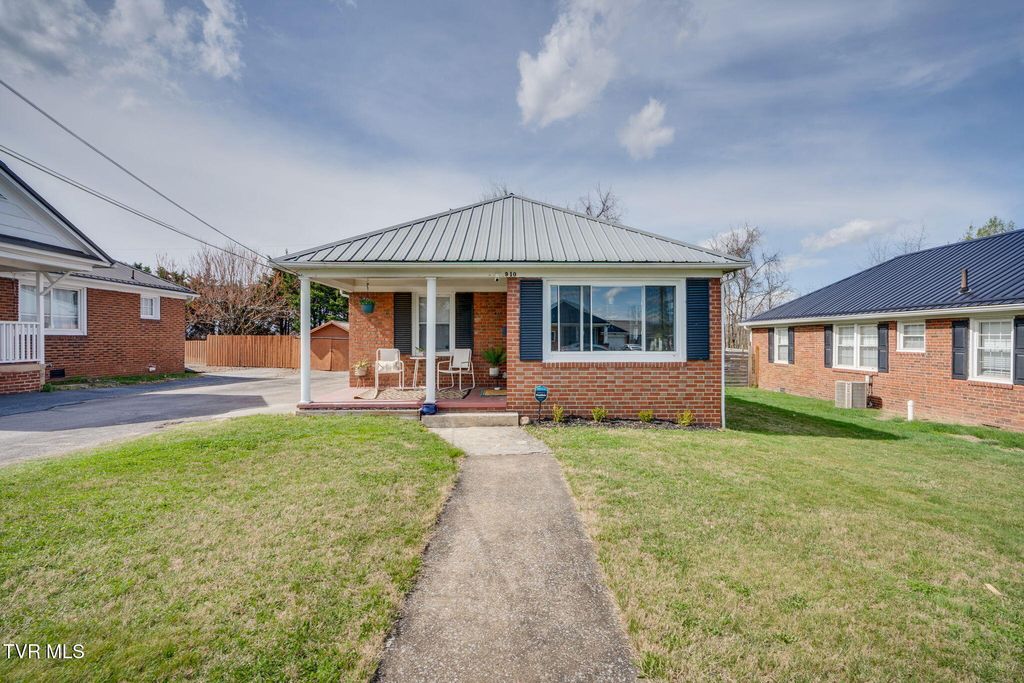 Photo of 910 Birch Street, Kingsport, TN 37664 (MLS # 9990937)