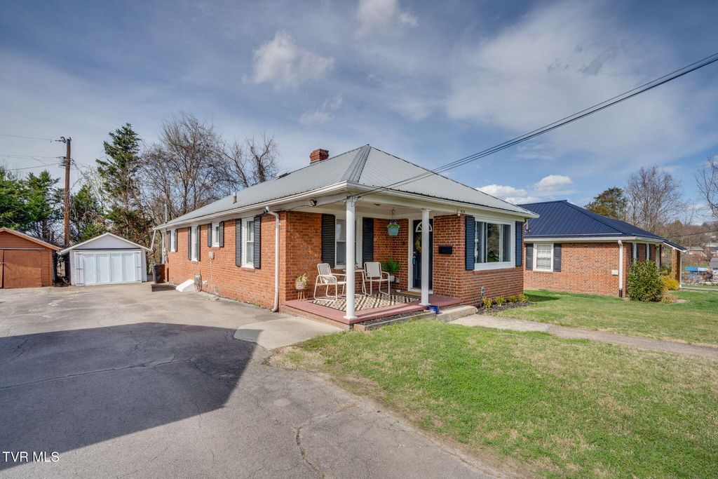 Photo of 910 Birch Street, Kingsport, TN 37664 (MLS # 9990937)
