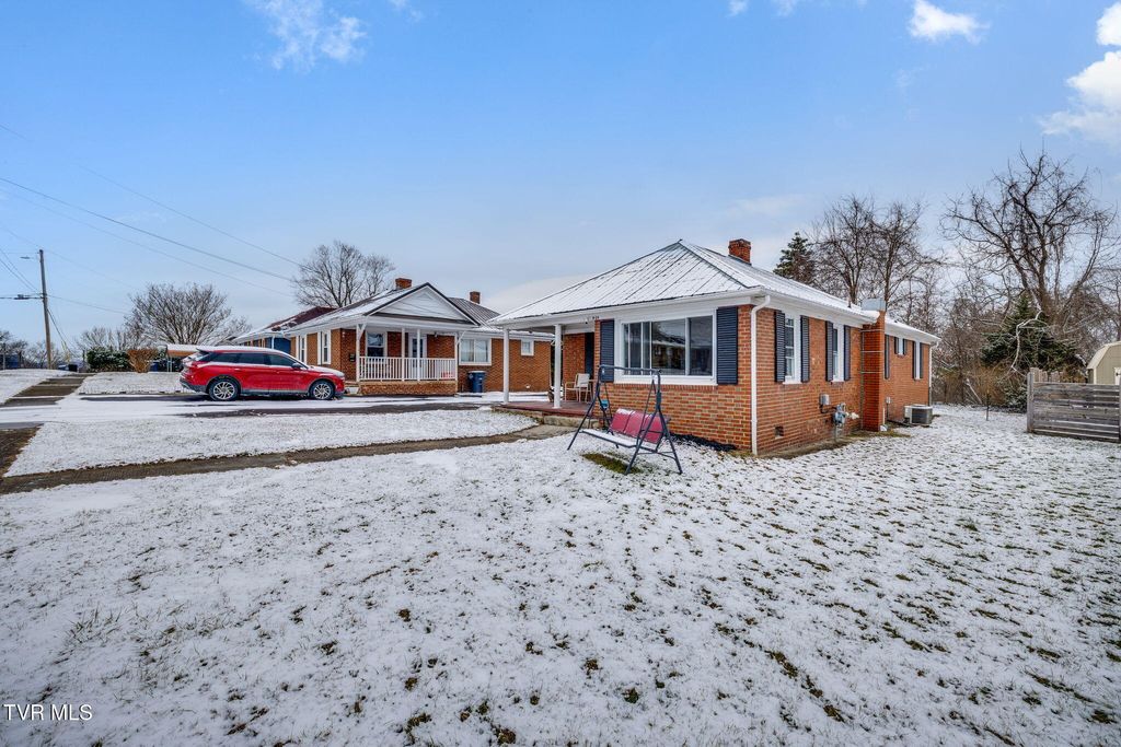 Photo of 910 Birch Street, Kingsport, TN 37664 (MLS # 9990937)