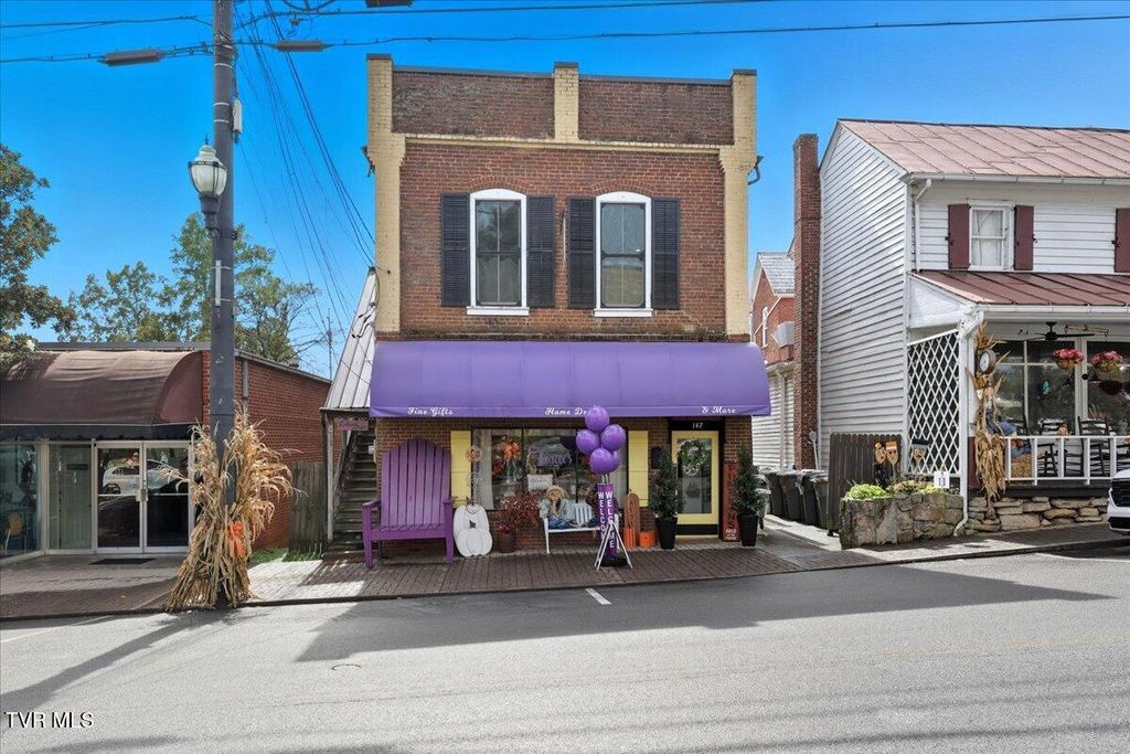 Photo of 147 Main Street, Dandridge, TN 37725 (MLS # 9986913)