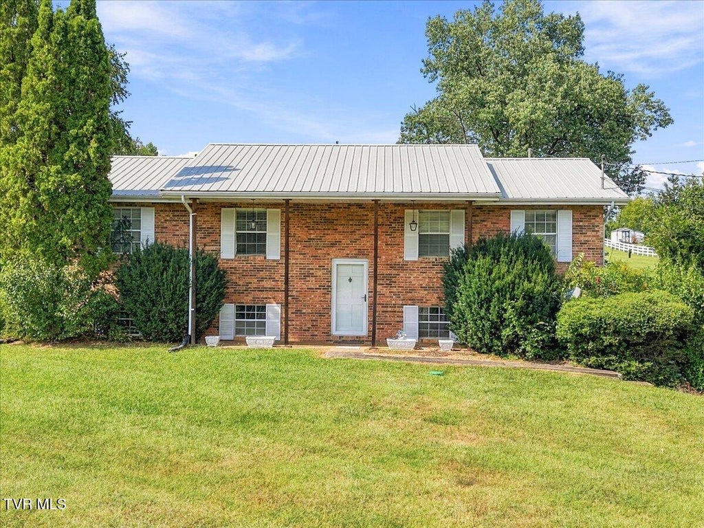 Photo of 3220 Newport Highway, Greeneville, TN 37743 (MLS # 10001425)