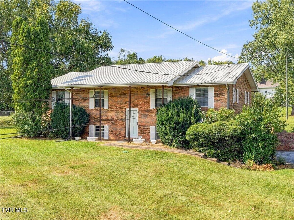 Photo of 3220 Newport Highway, Greeneville, TN 37743 (MLS # 10001425)